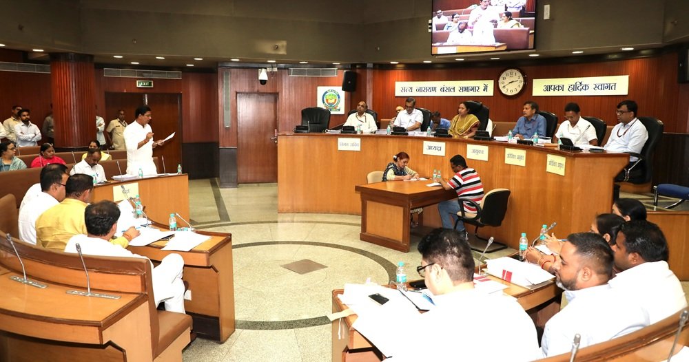 नई दिल्ली28जून25*भारी पड़ी मीडिया कर्मियों की अनदेखीः स्टेंडिंग कमेटी चेयरमैन सत्या शर्मा को मांगनी पड़ी माफी