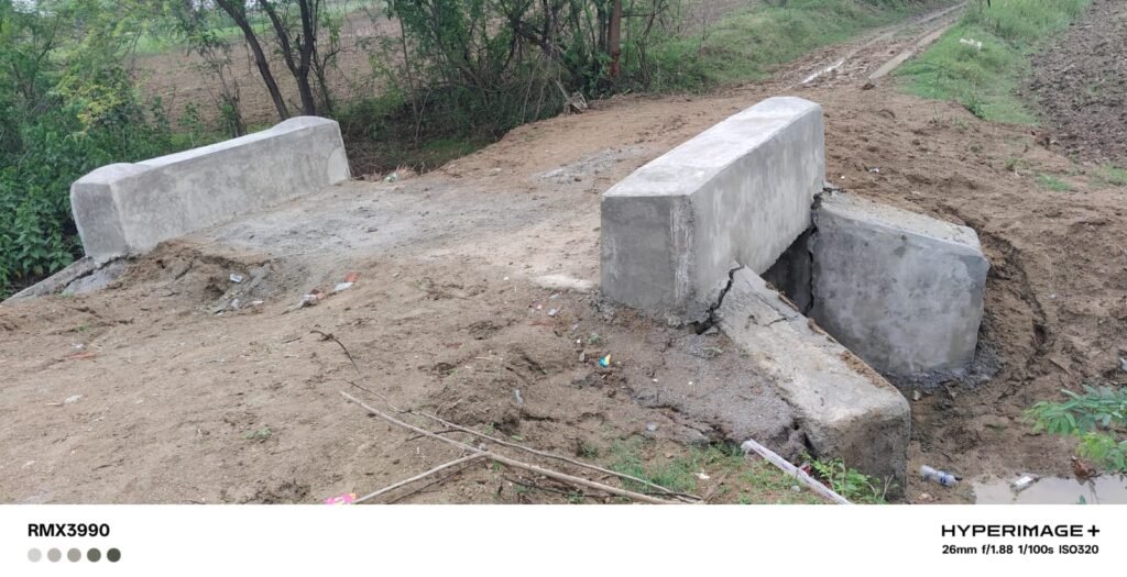 महोबा30जून25प्रसाद नहीं चढ़ाने पर पुजारी पर नकाबपोशों का हमला गंभीर हालत में पुजारी अस्पताल में भर्ती