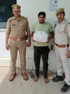 मथुरा 2 जून 25*थाना जैत पुलिस द्वारा एक अभियुक्त को 1.339 कि.ग्राम अवैध नशीला पदार्थ गाँजा के साथ किया गिरफ्तार ।* मथुरा 2 जून 25*थाना जैत पुलिस द्वारा एक अभियुक्त को 1.339 कि.ग्राम अवैध नशीला पदार्थ गाँजा के साथ किया गिरफ्तार ।*