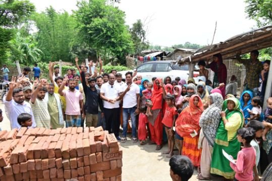 पूर्णिया बिहार 4 जून 25* वीआईपी नेता संजीव मिश्रा ने सोहटा पंचायत में लगाई पीएचइडी अधिकारियों की क्लास*