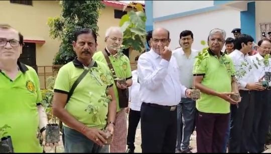 पूर्णिया बिहार5जून25*विश्व पर्यावरण दिवस के अवसर पर व्यवहार न्यायालय पूर्णिया परिसर में वृक्षा रोपण का आयोजन,