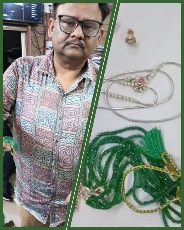 मथुरा 6 जून 25* वृन्दावन पुलिस द्वारा श्री बाँकेबिहारी मंदिर दर्शन करने आये श्रद्धालू के कीमती आभूषणो से भरे बैग को जिसे बन्दर छीन कर ले गया था