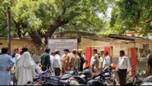 मिर्जापुर6जून25*बिना रिश्वत लिए तहसील में लेखपाल व कानूनगो नही करते कोई काम-अधिवक्ता हाइकोर्ट। मिर्जापुर6जून25*बिना रिश्वत लिए तहसील में लेखपाल व कानूनगो नही करते कोई काम-अधिवक्ता हाइकोर्ट।