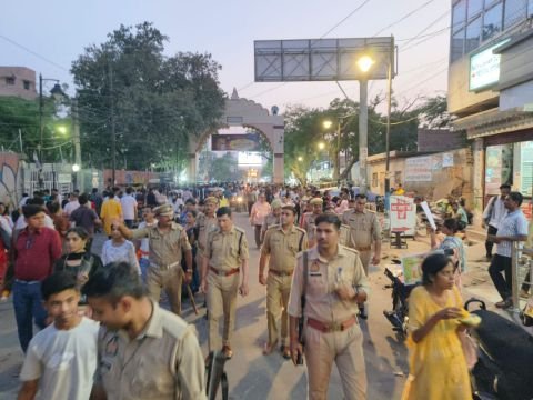 मथुरा 7 जून 25 *अपर पुलिस अधीक्षक नगर एवं क्षेत्राधिकार सदर द्वारा रमणरेती क्षेत्र में पैदल गश्त* मथुरा 7 जून 25 *अपर पुलिस अधीक्षक नगर एवं क्षेत्राधिकार सदर द्वारा रमणरेती क्षेत्र में पैदल गश्त*
