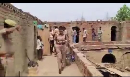 मुजफ्फरनगर8जून25*UP के मुज़फ्फरनगर मे पौते पर दादी के साथ रेप की कोशिश के इल्ज़ाम पर पुलिस पहुंच गई