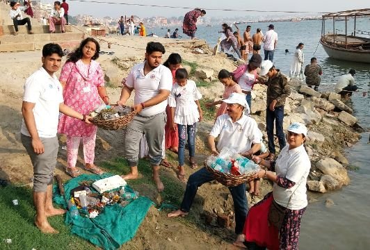 वाराणसी8जून25*" गंगा द्वार पर नमामि गंगे की उपलब्धियां बताकर की सफाई "