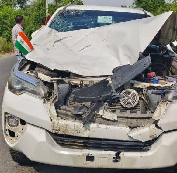 हरदोई9जून25*उच्च शिक्षा राज्यमंत्री की कार नीलगाय से टकराई,बाल बाल बची राज्यमंत्री