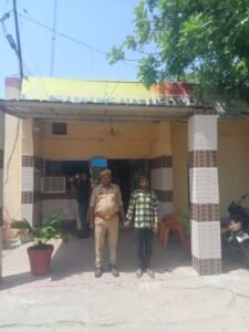 मथुरा 10 जून 25*थाना कोसीकलां पुलिस द्वारा एक अभियुक्त को अवैध चाकू सहित किया गिरफ्तार ।*