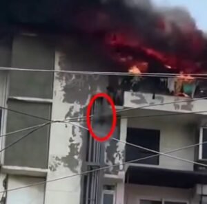 दिल्ली10जून25*दिल्ली के द्वारका से आया आग का दिल दहला देने वाला वीडियो*