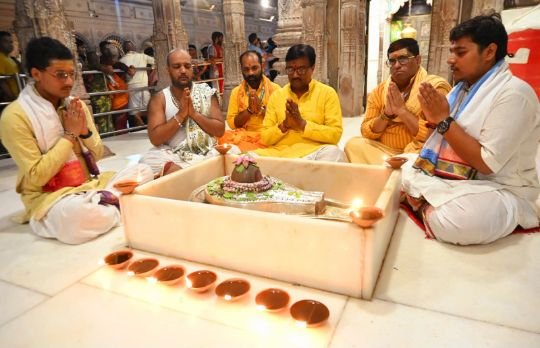 वाराणसी12जून25*काशी विश्वनाथ मंदिर परिसर में नवग्रह मंडप में आयोजित हुआ शांति पाठ* —