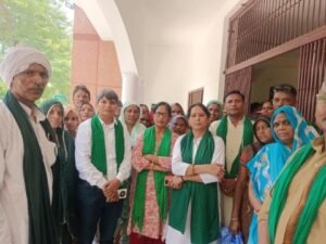 मथुरा11जून2025* मथुरा के माट मैं प्रेम नगर में शराब का ठेका हटवाने को ग्रामीणों ने जिलाधिकारी को दिया ज्ञापन*