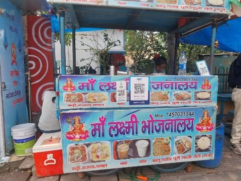 हरिद्वार13जून25*हरिद्वार स्थिति देवपुरा चौराहे पर माँ लक्ष्मी भोजनालय पर भोजन का कुछ आनन्द ही अलग है।