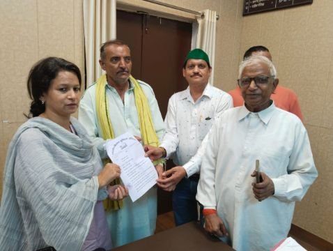 हरिद्वार13जून25*भाकियू के त्रिदिवसीय चिन्तन शिविर के आज समापन दिवस के बीच नगर मजिस्ट्रेट को 21 सूत्रीय ज्ञापन सौंपा। हरिद्वार13जून25*भाकियू के त्रिदिवसीय चिन्तन शिविर के आज समापन दिवस के बीच नगर मजिस्ट्रेट को 21 सूत्रीय ज्ञापन सौंपा।