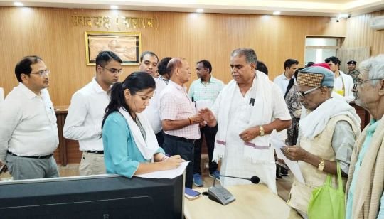 रोहतास13जून25* डीएम ने जनता दरबार में 111 लोगों की सुनी समस्याएं, संबंधित अधिकारियों को तत्काल निष्पादन का दिया गया निर्देश* रोहतास13जून25* डीएम ने जनता दरबार में 111 लोगों की सुनी समस्याएं, संबंधित अधिकारियों को तत्काल निष्पादन का दिया गया निर्देश*