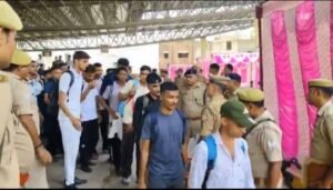 हापुड़14जून25*यूपी पुलिस सिपाही भर्ती में चयनित 773 अभ्यर्थी 17 बस से लखनऊ के लिए रवाना