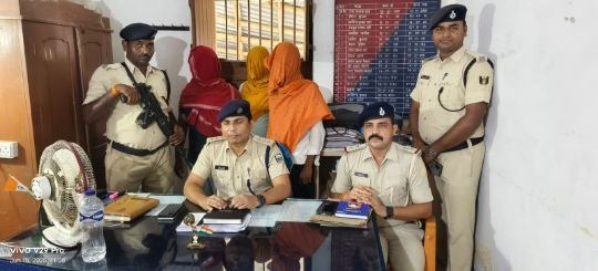 पूर्णिया बिहार 15 जून 25*लूट कांड का सफल उद्भेदन करते हुए टिकापट्टी थाना के द्वारा लूटी गई 213 बोरा मक्का के साथ तीन अभियुक्त गिरफ्तार