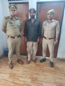 मथुरा 16 जून 25*वर्ष 2003 से 15,000/- रुपये का फरार इनामियां अपराधी गिरफ्तार किया गया ।*