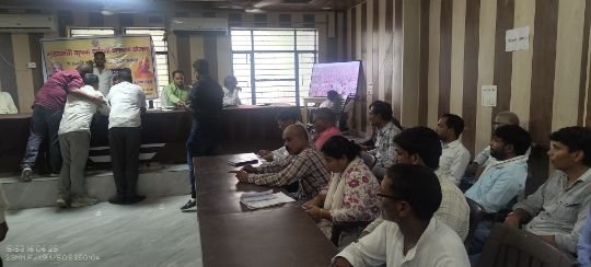 अयोध्या16जून25*विधायक ने मुख्यमंत्री कृषक दुर्घटना कल्याण योजना के अंतर्गत 29 लाभार्थियों पांच पांच लाख का चेक प्रदान किया