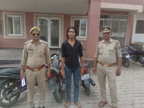 मथुरा 16 जून 25*थाना वृन्दावन पुलिस ने 01 अभियुक्त को चोरी की 02 मोटरसाइकिल के साथ गिरफ्तार कर भेजा जेल*