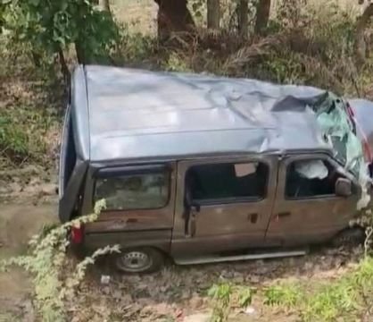 महोबा16जून25*बाइक और इको गाड़ी की आमने सामने टक्कर में 5 की मौत 3घायल