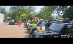 मथुरा17जून25* 112 की 13 नई हाईटेक गाडियों को हरी झण्डी