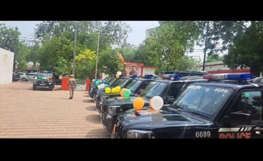 मथुरा17जून25* 112 की 13 नई हाईटेक गाडियों को हरी झण्डी मथुरा17जून25* 112 की 13 नई हाईटेक गाडियों को हरी झण्डी