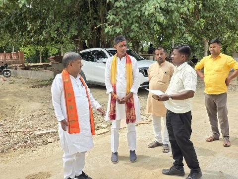 अयोध्या17जून25*विधायक ने मेधामुनि आश्रम में 2 करोड़ से बन रहे यज्ञशाला और रैन बसेरा का किया निरीक्षण