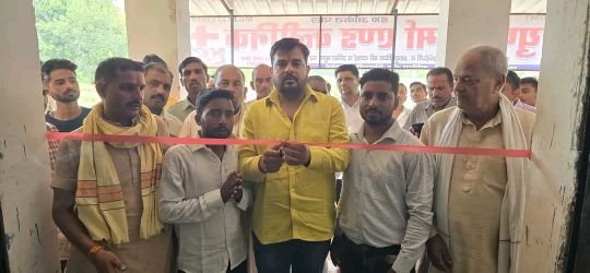 हरदोई17जून25*शहादतनगर में नये मेडिकल क्लिनिकः आयुषी फार्मा एंड क्लिनिक का ब्लॉक प्रमुख ने किया उद्घाटन