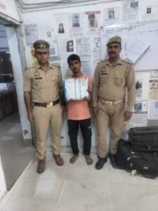 मथुरा 18 जून 25*थाना वृन्दावन पुलिस ने 01 अभियुक्त को 512 ग्राम अवैध गांजा के साथ किया गिरफ्तार*