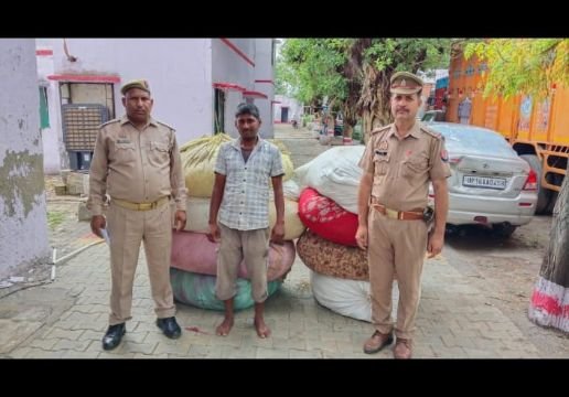 मथुरा19जून25* थाना माँट पुलिस ने 08 बोरा अवैध भांग और एक टैक्टर ट्रोला बरामद किया।