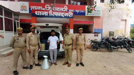 मथुरा 22 जून 25* एक अभियुक्त को अवैध 220 लीटर पैट्रोलियम पदार्थ सहित किया गया गिरफ्तार ।*