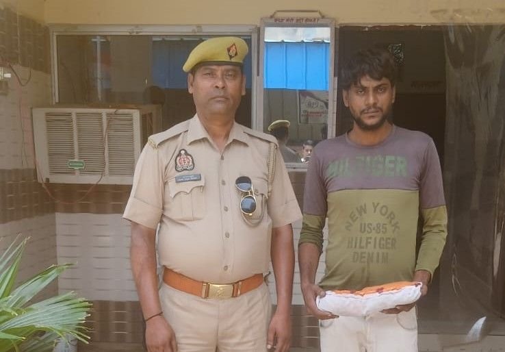 मथुरा 22 जून 25*कोसीकलां पुलिस द्वारा एक अभियुक्त को अवैध गांजा के साथ किया गया गिरफ्तार*