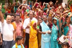 पूर्णिया बिहार 22जून*परमानंदपुर पंचायत में वीआईपी नेता संजीव मिश्रा का जनसंपर्क अभियान