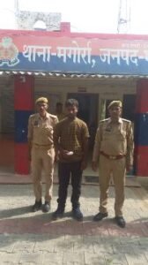 मथुरा 22 जून 25* बाल अपचारी एवं चोरी का माल खरीदने वाले अभियुक्त को चोरीके माल के साथ रूपये सहित किया गिरफ्तार।*