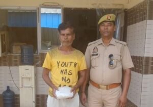 मथुरा 22 जून25 एक अभियुक्त को 372 ग्राम (122 पैकेट) अवैध गांजा के साथ किया गया गिरफ्तार*