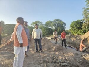 अयोध्या22जून25*बाबाबाजार-इन्हौना मार्ग पर पुल निर्माण कार्य का निरीक्षण कर बरसात से पहले काम पूरा करने का निर्देश