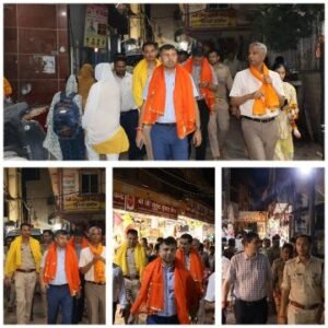 मथुरा24जून25*आयुक्त महोदय आगरा/पुलिस उपमहा निरीक्षक एवं मथुरा के अधिकारियों द्वारा बांके बिहारी मंदिर के पास पैदल भ्रमण*