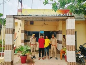 मथुरा 24 जून 25*कोसीकलां पुलिस द्वारा एक शराब तस्कर को 20 टैट्रा पैक अवैध देशी शराब के साथ किया गिरफ्तार*