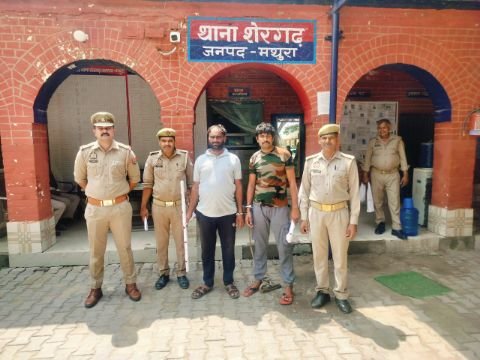 मथुरा 24 जून 25* जान से मारने की नियत से कुल्हाडी व डंडे से हमला करने वाले अभियुक्तगण को किया गया गिरफ्तार।*