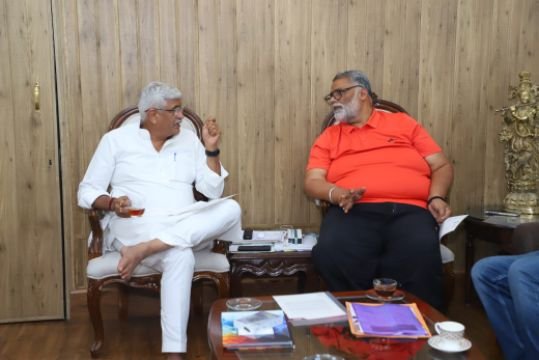 पूर्णिया बिहार 25 जून 25* *रानी पतरा सर्वोदय आश्रम व खादी ग्रामोद्योग पुनरुद्धार के केन्द्रीय मंत्री से मिले सांसद पप्पू यादव*