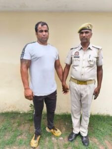 मथुरा 25 जून 25*कोसीकलां पुलिस ने एक अभियुक्त को किया गिरफ्तार। 01 अवैध तमंचा व 01 जिन्दा कारतूस बरामद*