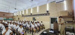 मथुरा 27 जून 25*एसएसपी ने पुलिस को जनता के व्यवहार आदि के सम्बंध में निर्देशित किया।