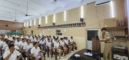 मथुरा 27 जून 25*एसएसपी ने पुलिस को जनता के व्यवहार आदि के सम्बंध में निर्देशित किया। मथुरा 27 जून 25*एसएसपी ने पुलिस को जनता के व्यवहार आदि के सम्बंध में निर्देशित किया।