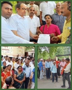 मिर्जापुर: 27जून 25 *परिषदीय विद्यालयों के मर्जर के विरोध में जिला मुख्यालय पहुंचे शिक्षक गण*