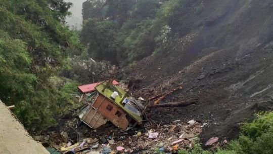 मंडी29जून25*हिमाचल के मंडी में भूस्खलन-बारिश से तबाही, दो घर गिरे; कई लोगों ने खाली किए मकान*