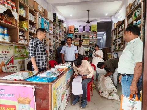 कानपुर देहात 30 जून 2025*डीएम के निर्देशन में कृषकों को गुणवत्ता युक्त बीज एवं उर्वरक उपलब्ध कराने हेतु नमूने लिये गए। कानपुर देहात 30 जून 2025*डीएम के निर्देशन में कृषकों को गुणवत्ता युक्त बीज एवं उर्वरक उपलब्ध कराने हेतु नमूने लिये गए।