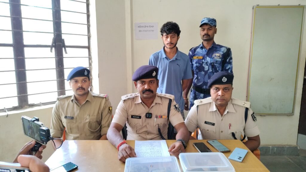 मोतिहारी03जुलाई25हरसिद्धि के गायघाट के हार्डवेयर व्यवसाई कामाता मिश्र को गोली मारने वाला शार्प शूटर पकड़ाया....