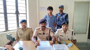 मोतिहारी03जुलाई25हरसिद्धि के गायघाट के हार्डवेयर व्यवसाई कामाता मिश्र को गोली मारने वाला शार्प शूटर पकड़ाया....