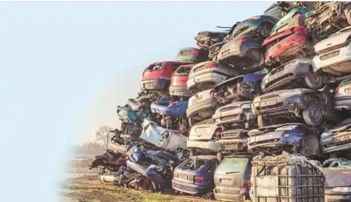 दिल्ली03जुलाई25* में 15 साल पुरानी पेट्रोल और 10 साल पुरानी डीजल गाड़ियों को प्रतिबंधित कर दिया गया है।