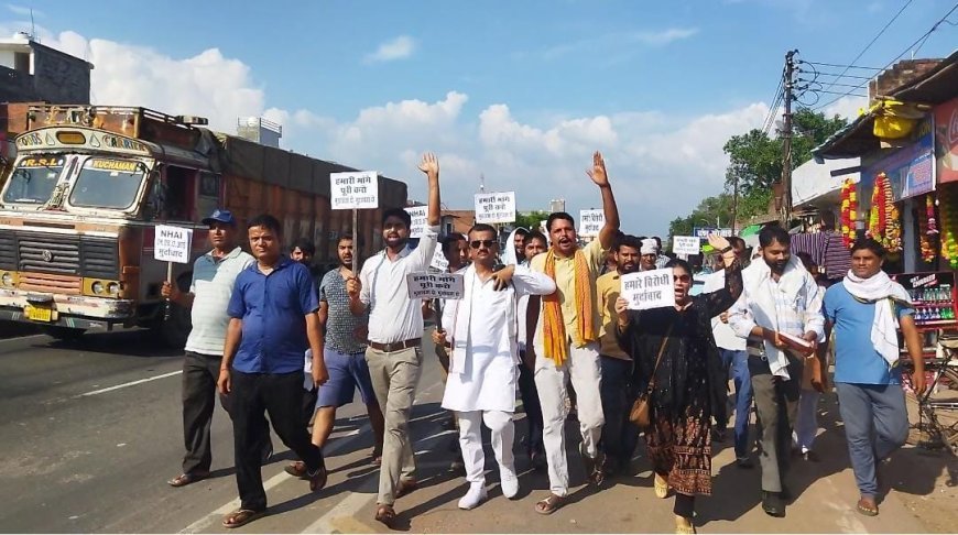 कानपुर देहात3जुलाई25*कानुपर देहात के रनिया में NHAI के खिलाफ पैदल मार्च, मुआवजे की मांग को लेकर नारेबाजी*